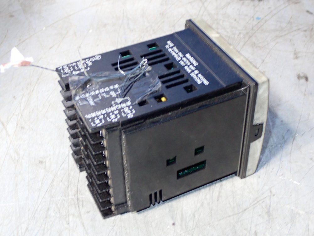 Honeywall Udc2500 Controller - Dc2500-eb-0l00-100-00000-00-0