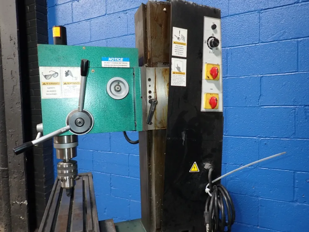 Grizzly Industrial Inc 6-1/4” X 21-5/8” Vertical Mill/drill - G0463