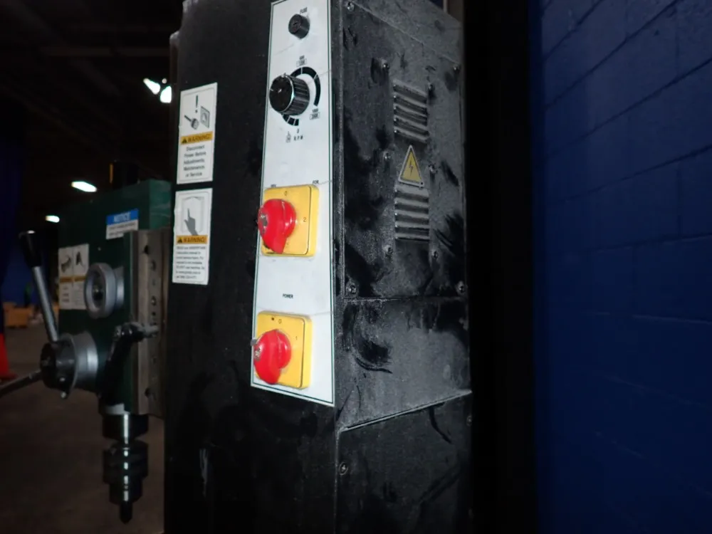 Grizzly Industrial Inc 6-1/4” X 21-5/8” Vertical Mill/drill - G0463