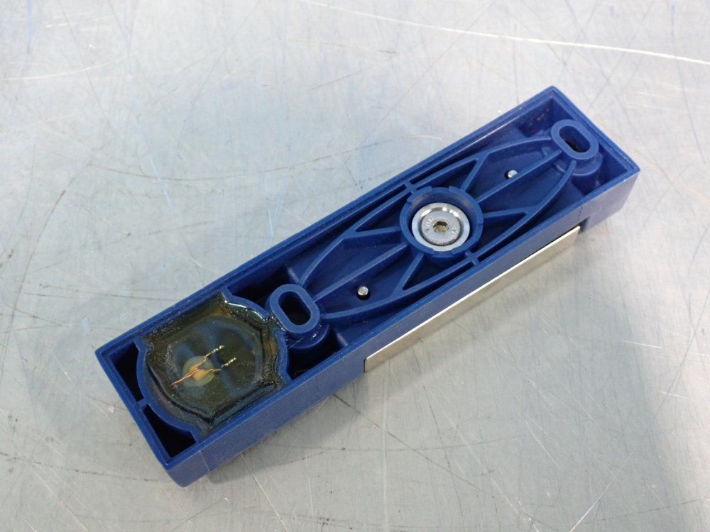 Schmersal Locking Guard - Mzm 100 B1.1