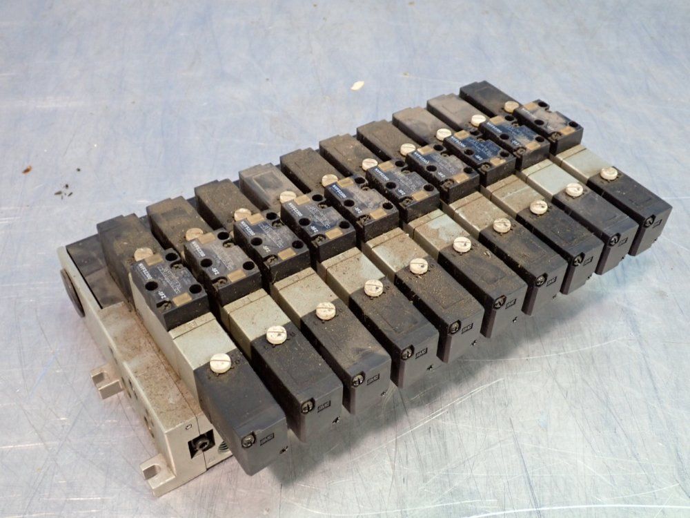 10 Station Manifold With Nvfs2300 Pnuematic Solenoid Valves