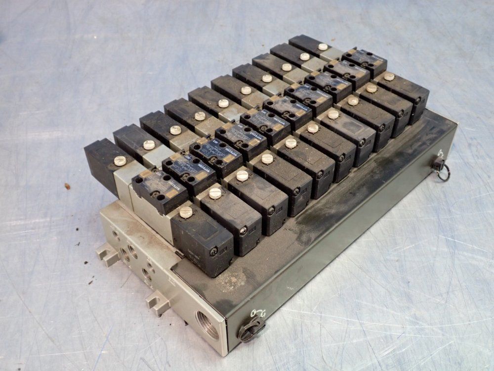 10 Station Manifold With Nvfs2300 Pnuematic Solenoid Valves