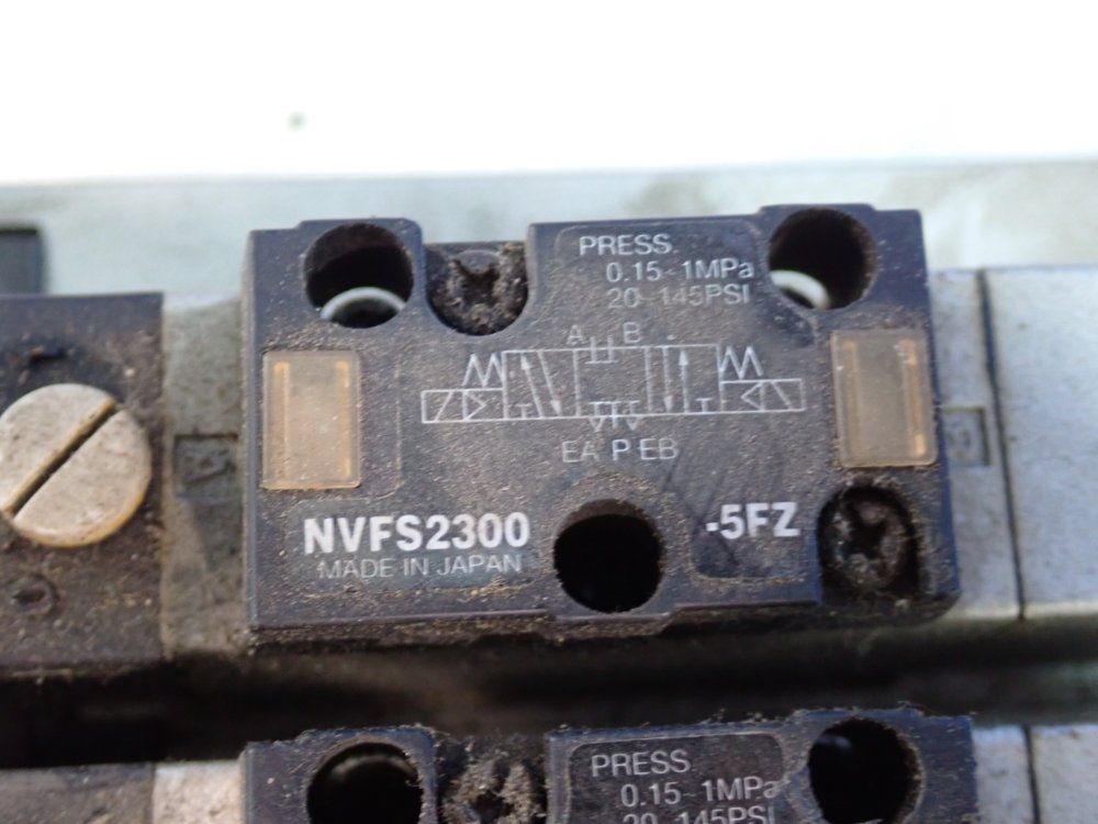 10 Station Manifold With Nvfs2300 Pnuematic Solenoid Valves