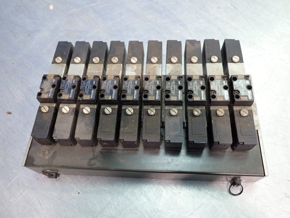 10 Station Manifold With Nvfs2300 Pnuematic Solenoid Valves