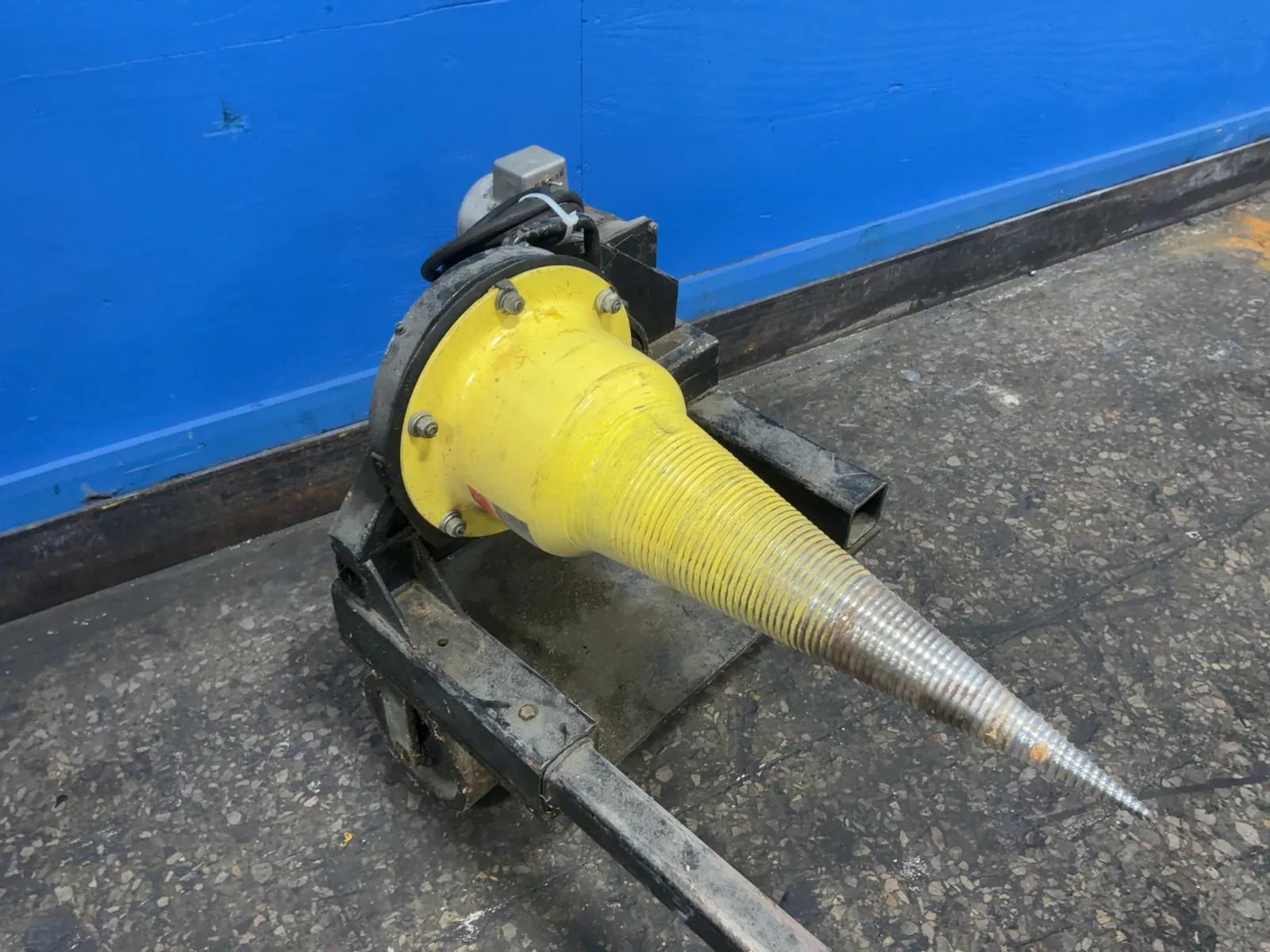 25” Stickler Log Splitter