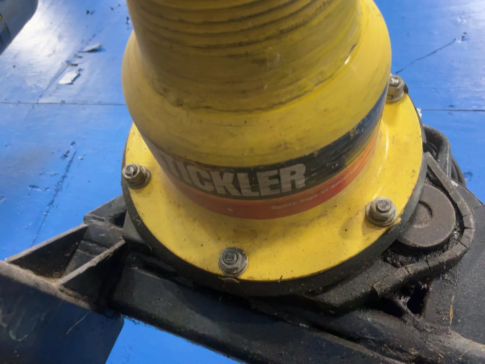 25” Stickler Log Splitter