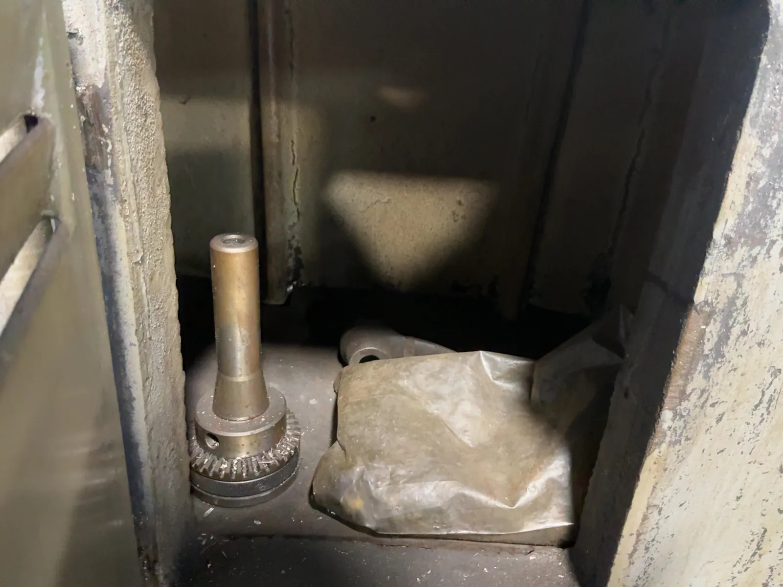 Bridgeport 42” X 9” Vertical Mill