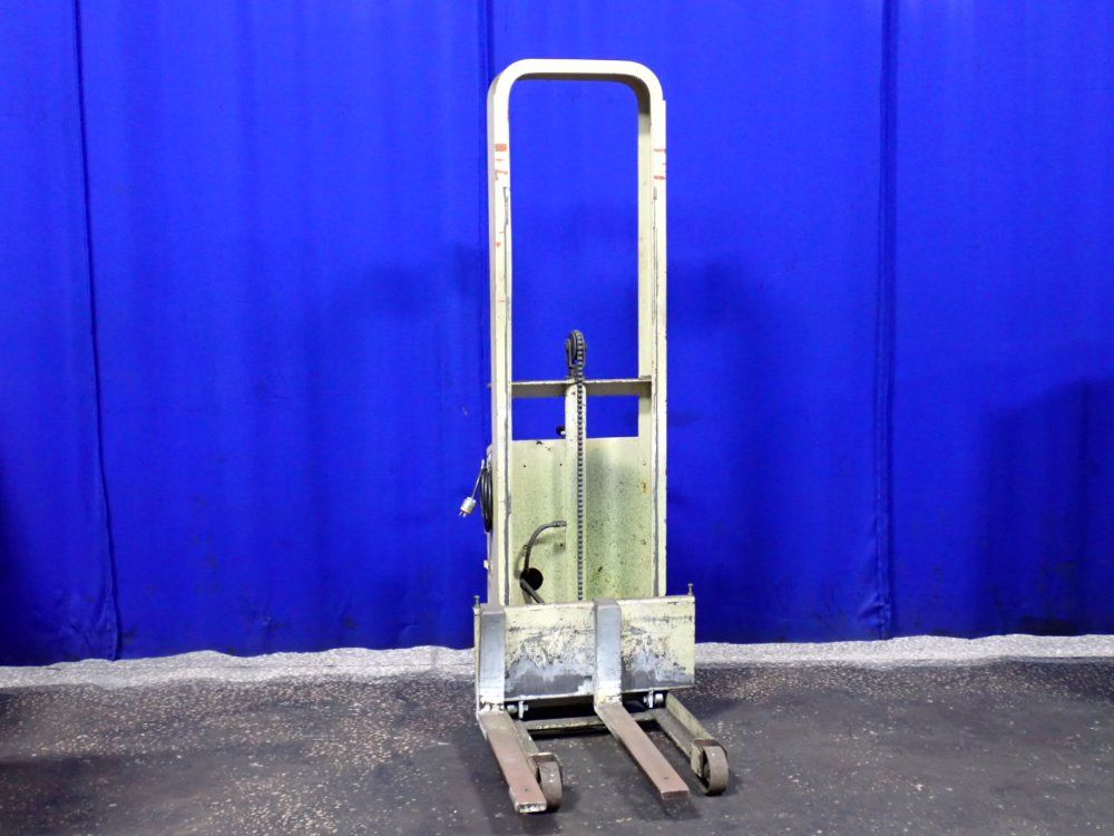 Lee Engineering Co. 1000 Lbs Hydraulic Lift Truck - B-666