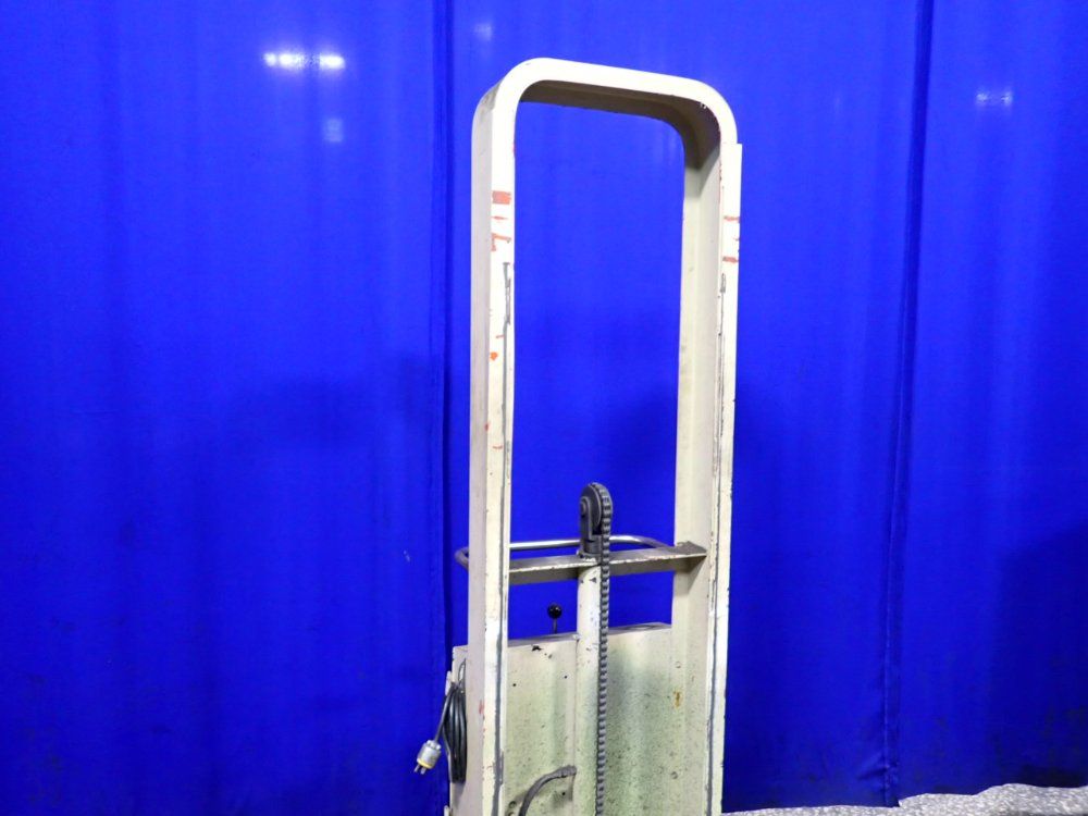 Lee Engineering Co. 1000 Lbs Hydraulic Lift Truck - B-666