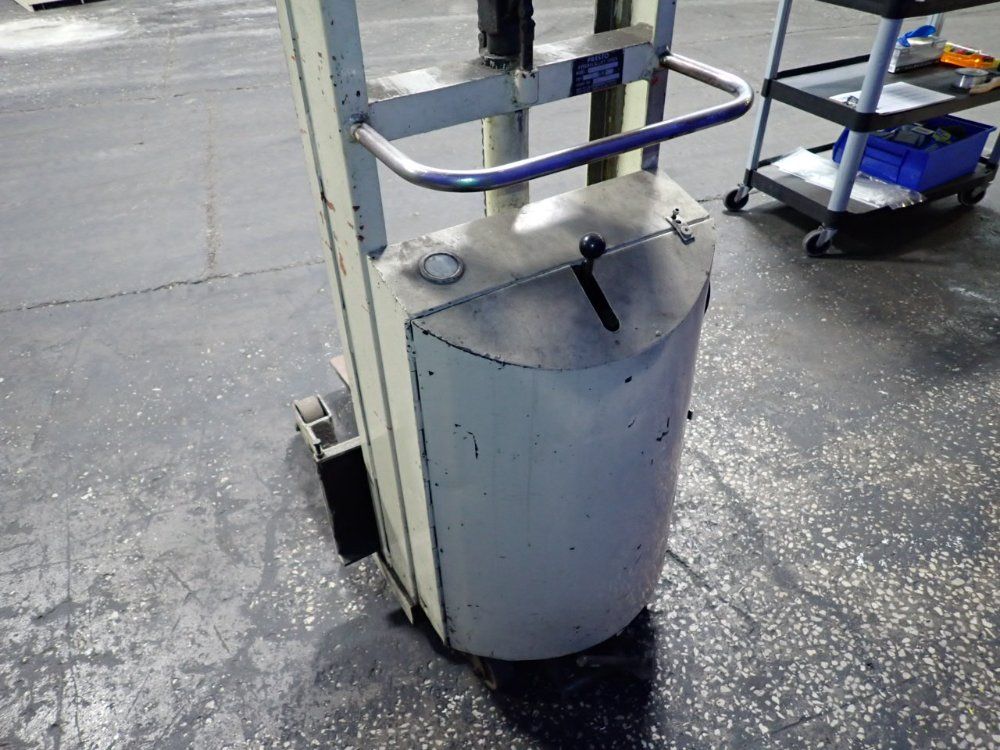 Lee Engineering Co. 1000 Lbs Hydraulic Lift Truck - B-666