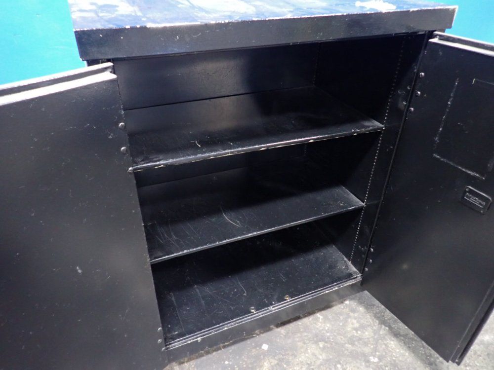 The Globe Wernickelo 3 Shelves Cabinet