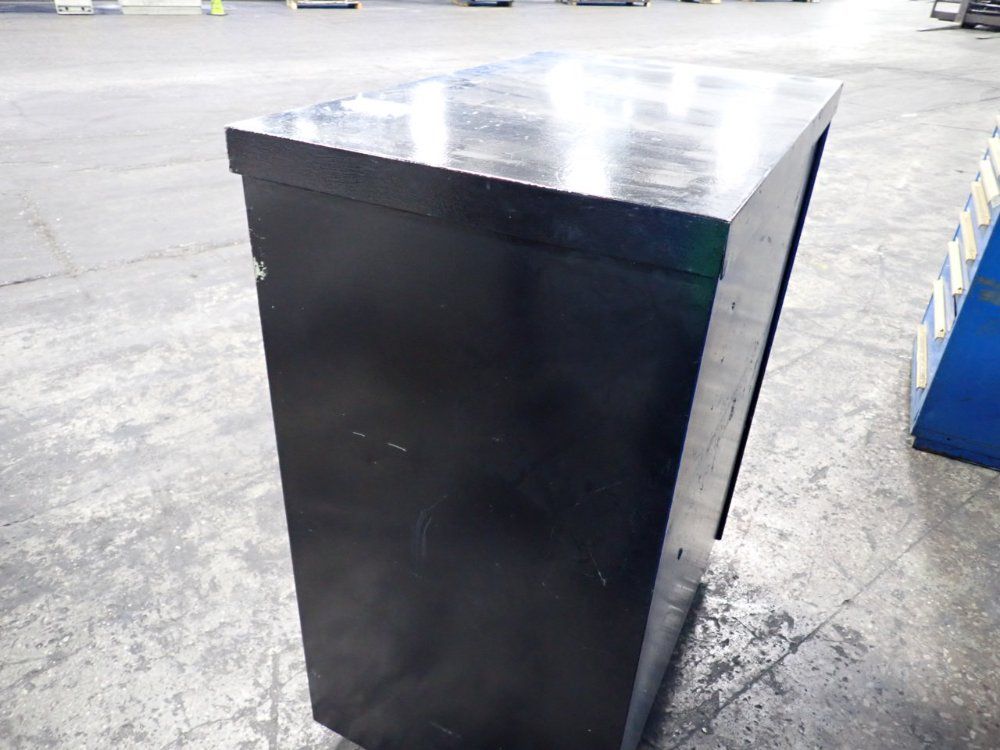 The Globe Wernickelo 3 Shelves Cabinet