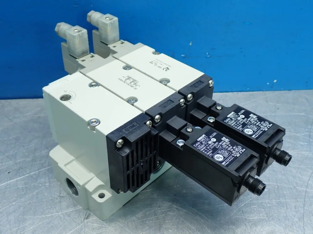 Smc 3-port Pneumatic Solenoid Valve Unit - Vp744-5dz1-04n-m-x555