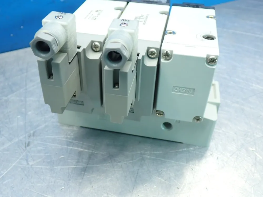 Smc 3-port Pneumatic Solenoid Valve Unit - Vp744-5dz1-04n-m-x555