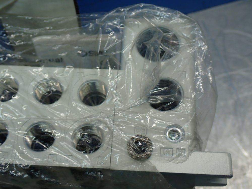 Smc Pneumatic Manifold - Vv5qc41-0403fsean-x132