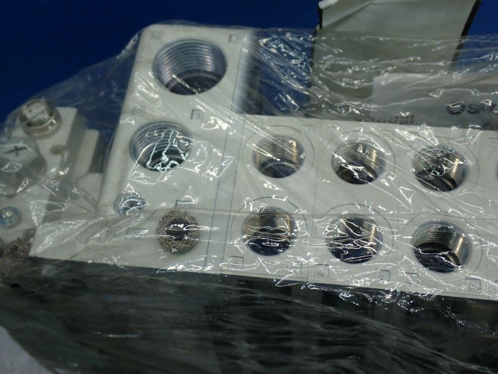 Smc Pneumatic Manifold - Vv5qc41-0403fsean-x132
