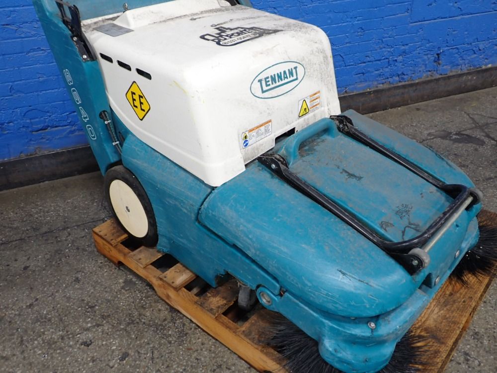 Tennant 32" Floor Sweeper - 3640