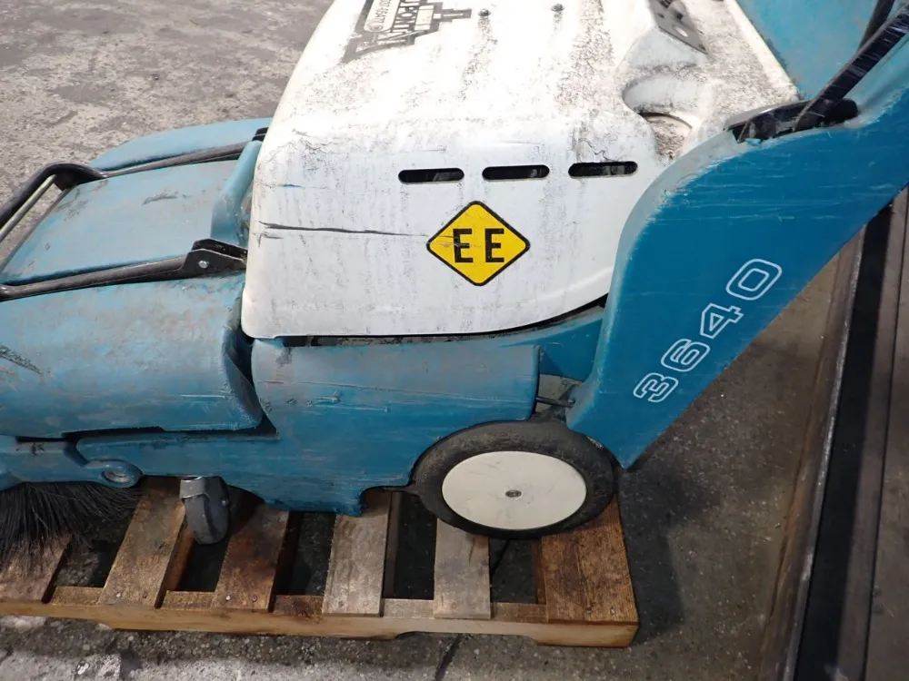 Tennant 32" Floor Sweeper - 3640