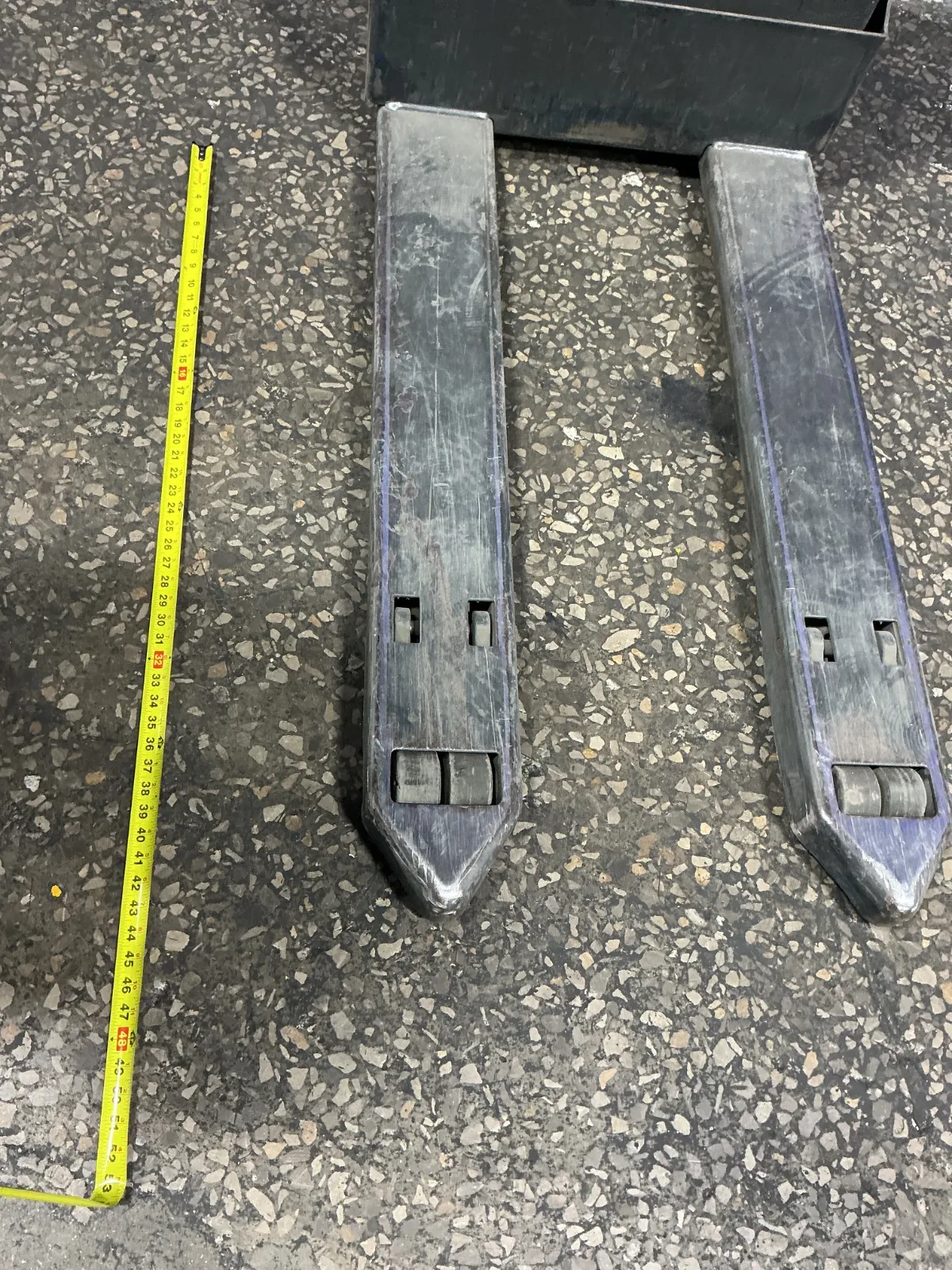 Raymon 4500lb Electric Pallet Jack - 8210