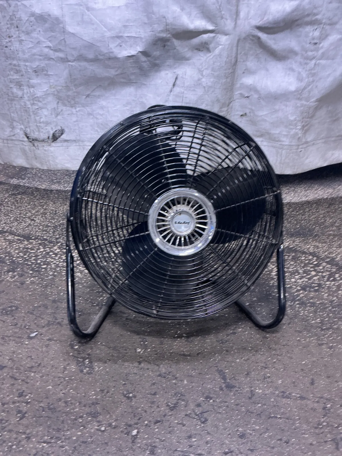 Airking 18” 18” Floor Fan - 9218e