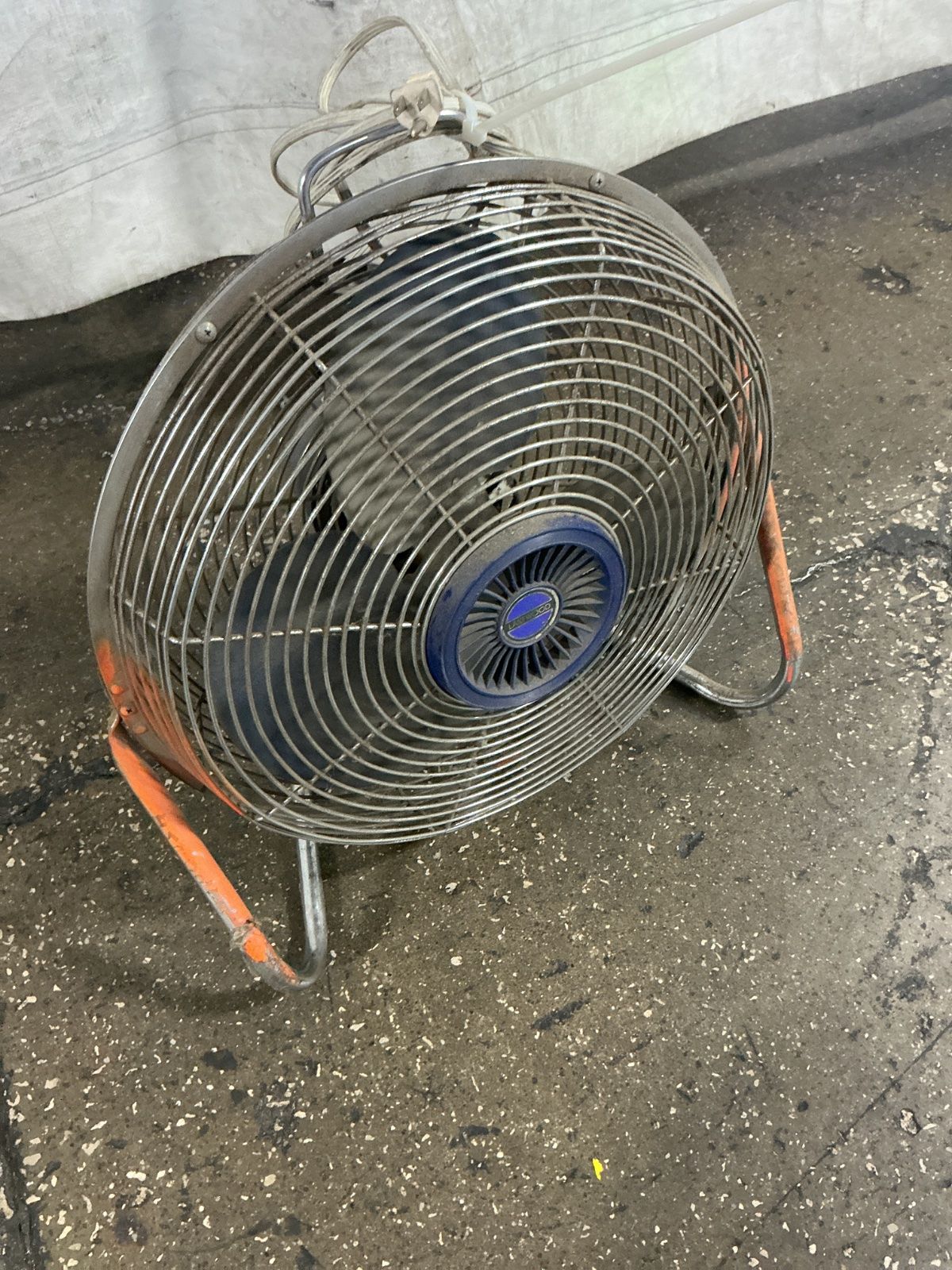 Lakewood 18” 18” Floor Fan