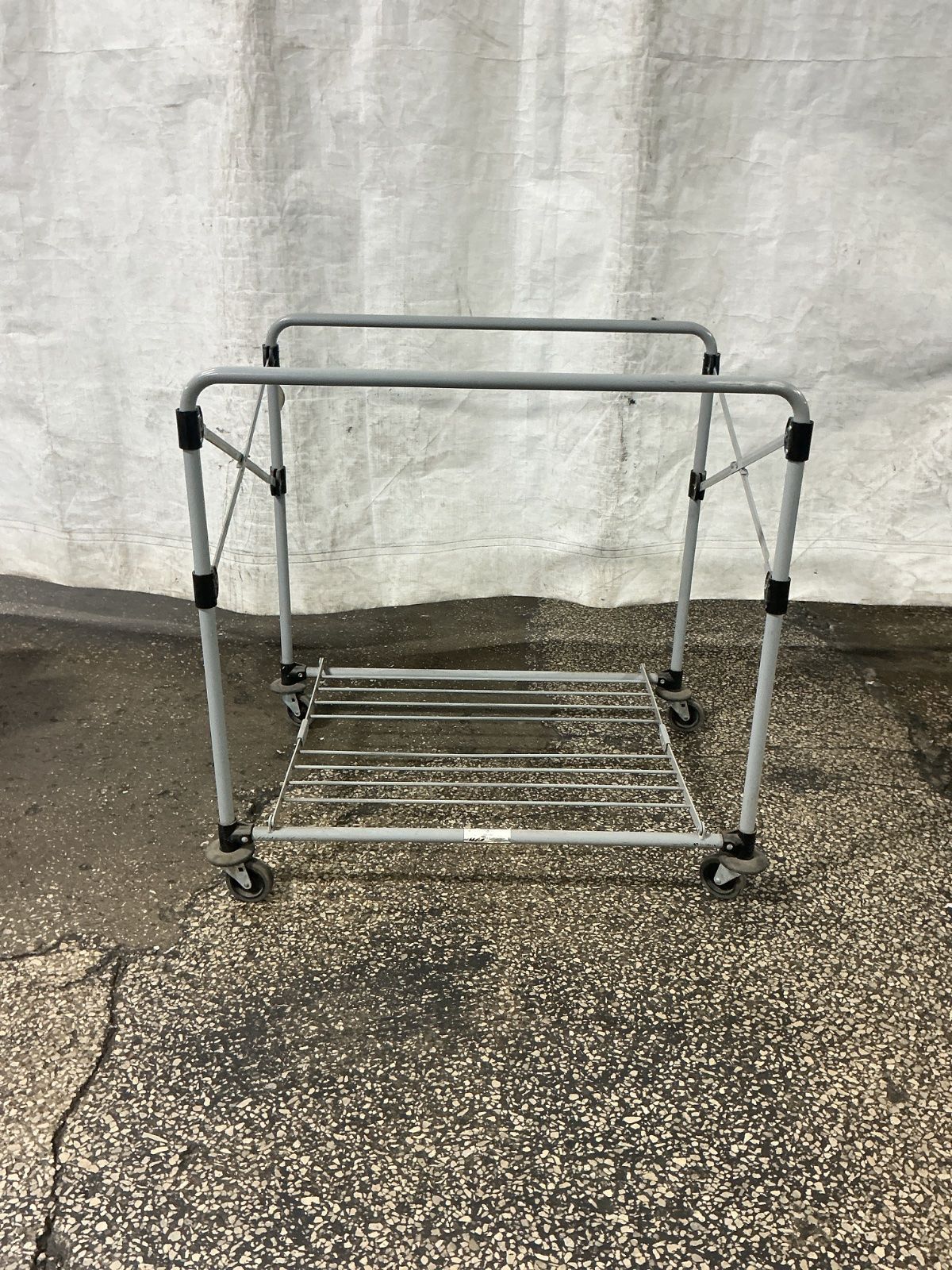 Rubbermaid 8 Bushel X Cart
