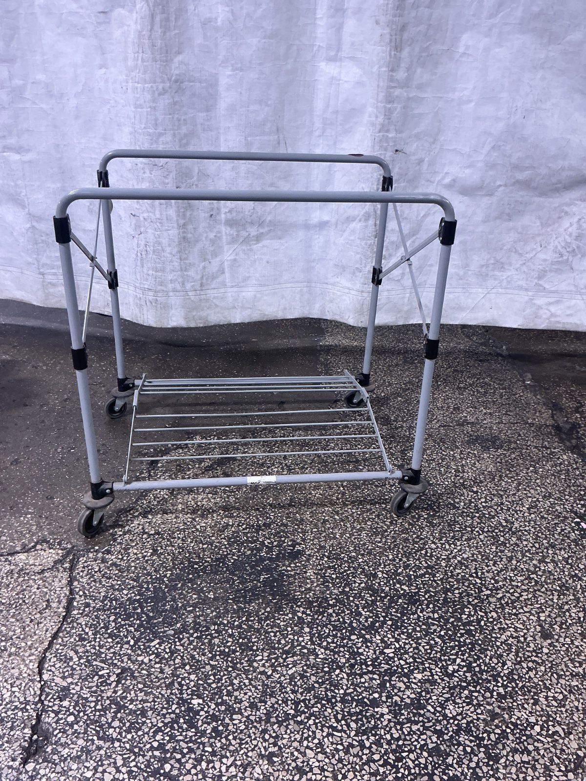 Rubbermaid 8 Bushel X Cart