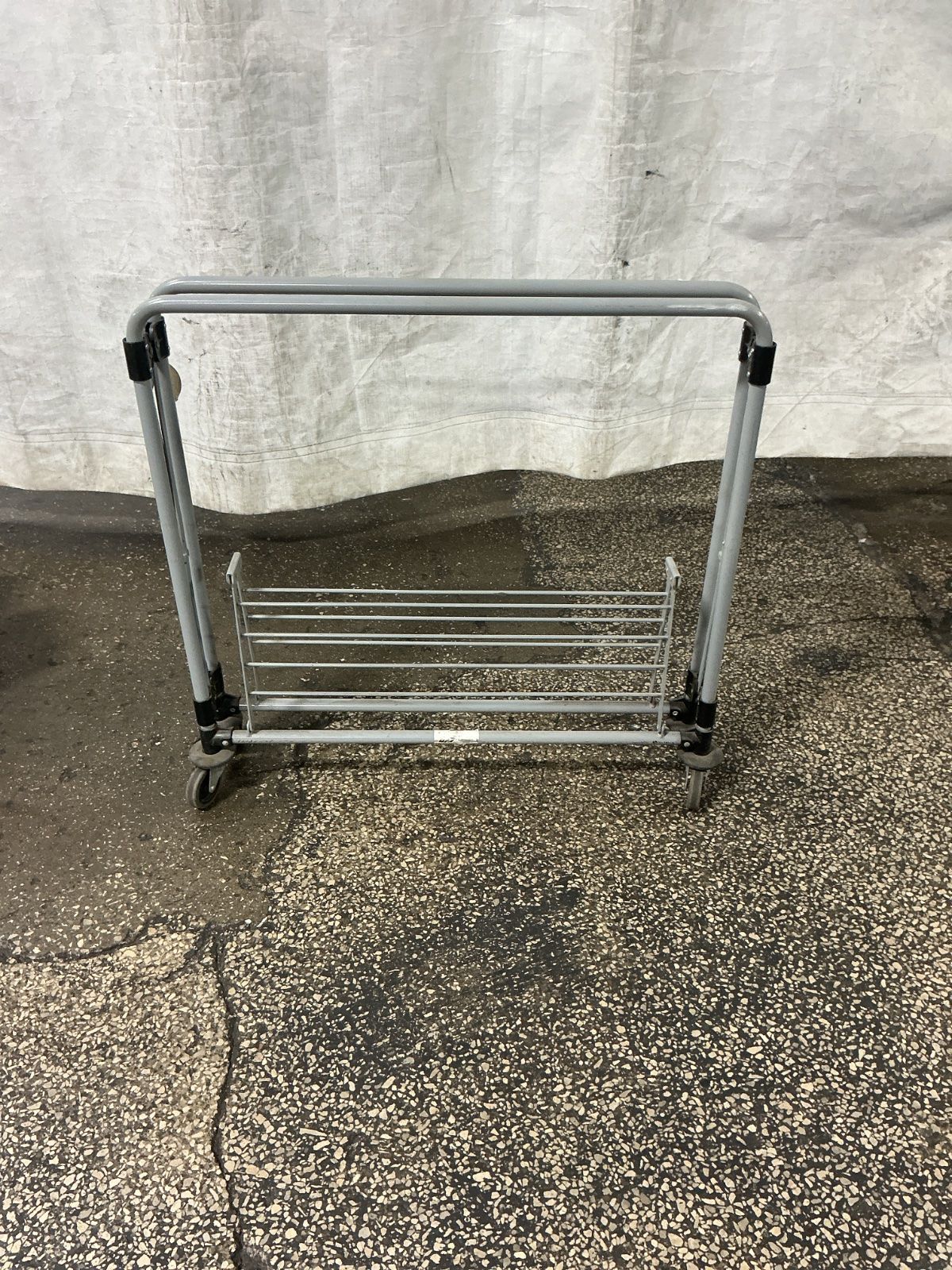 Rubbermaid 8 Bushel X Cart