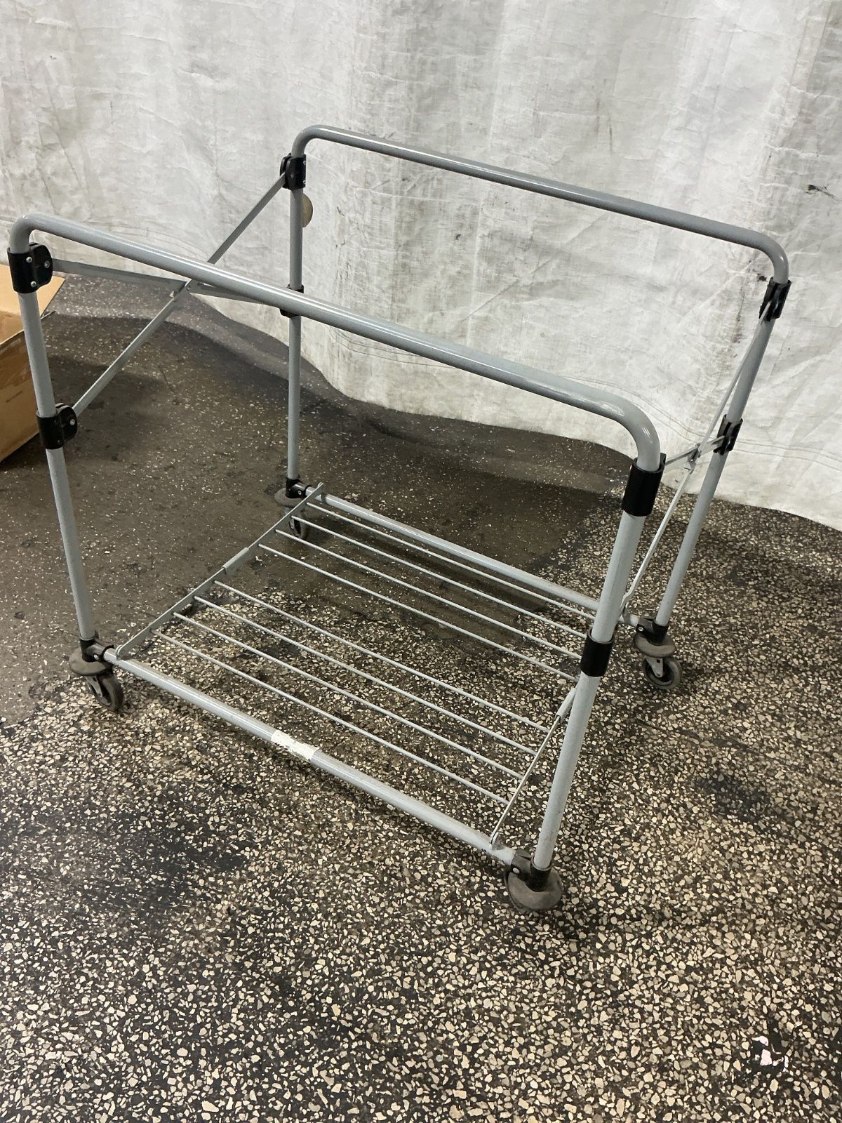 Rubbermaid 8 Bushel X Cart