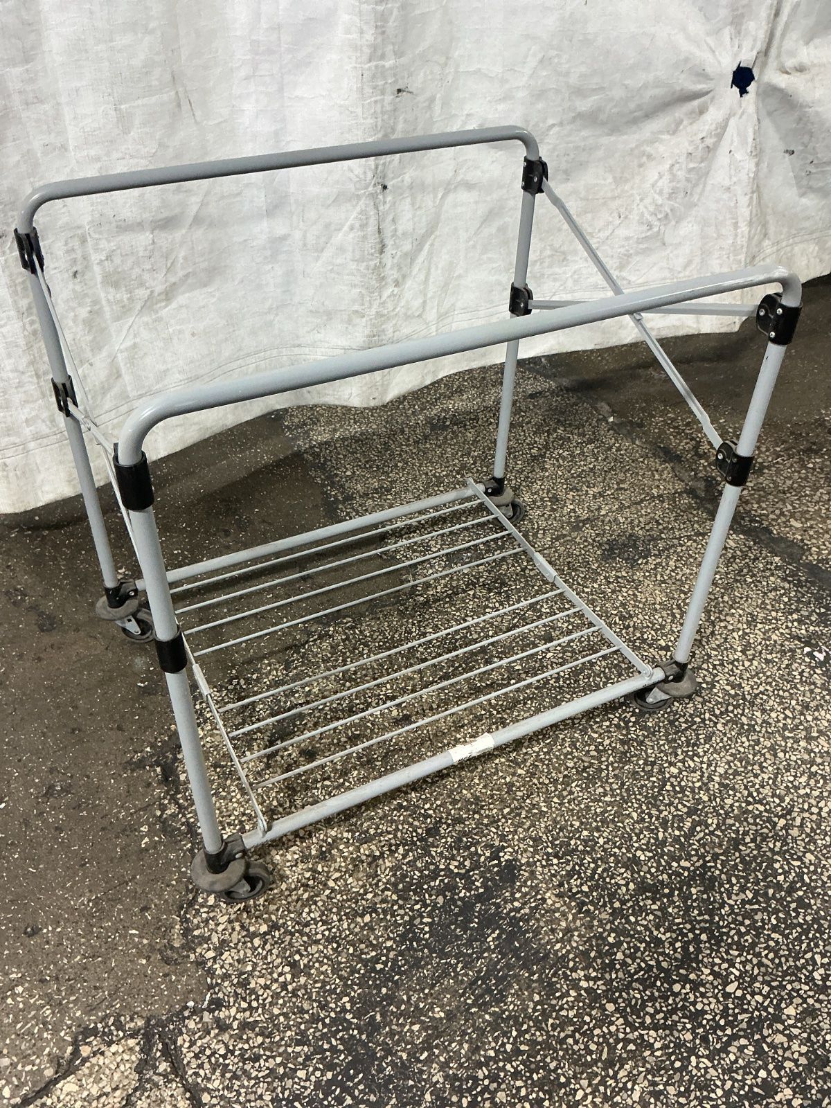 Rubbermaid 8 Bushel X Cart