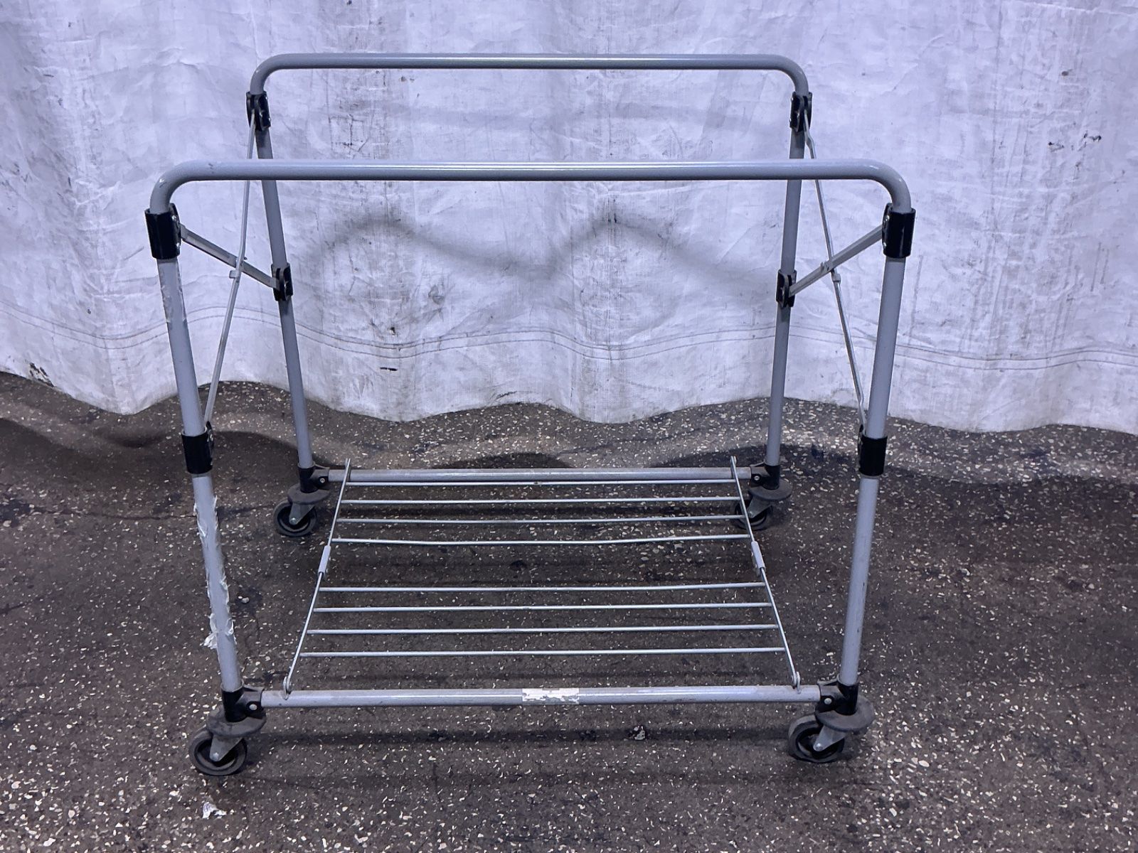 Rubbermaid 8 Bushel X Cart