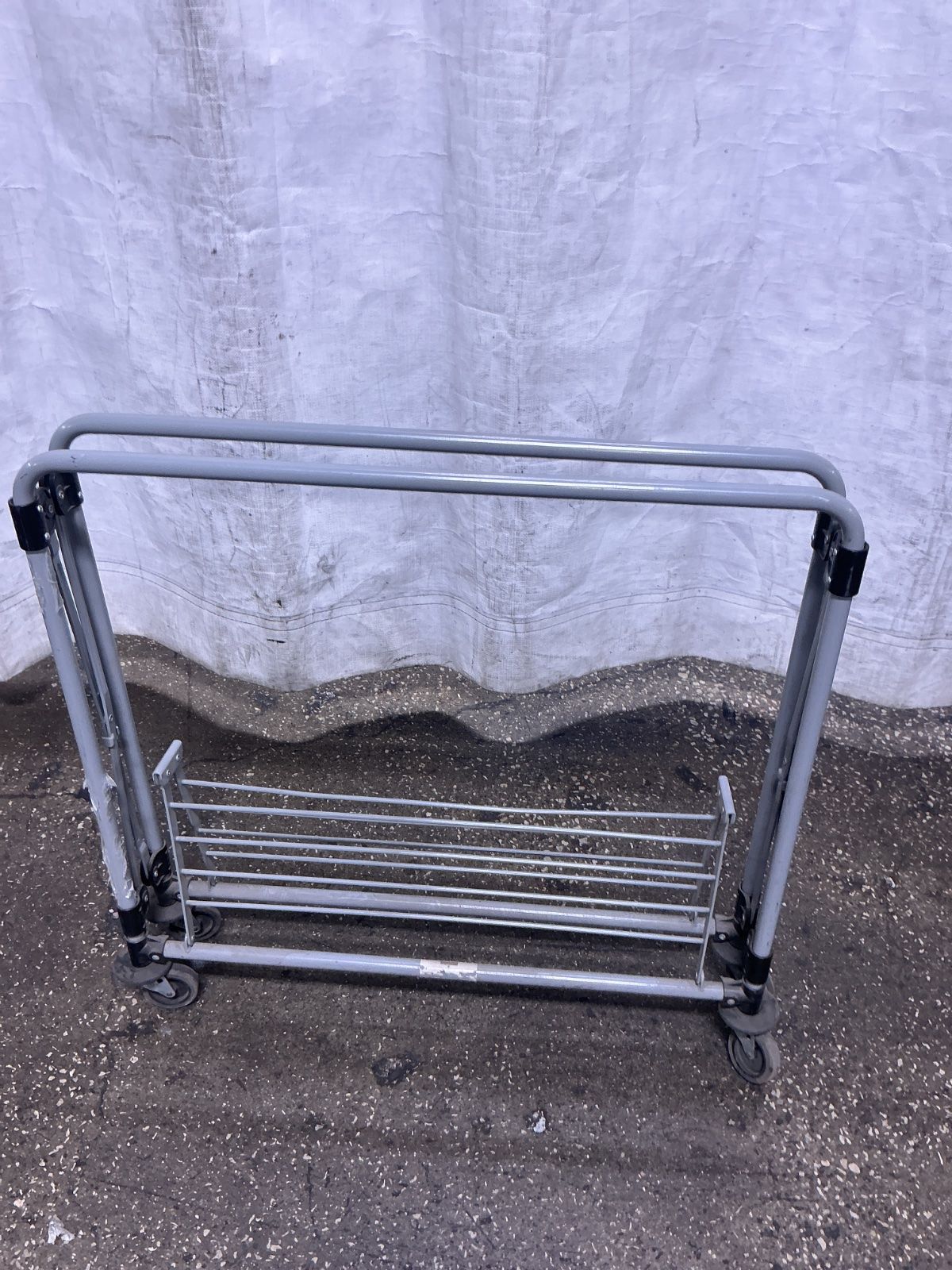 Rubbermaid 8 Bushel X Cart