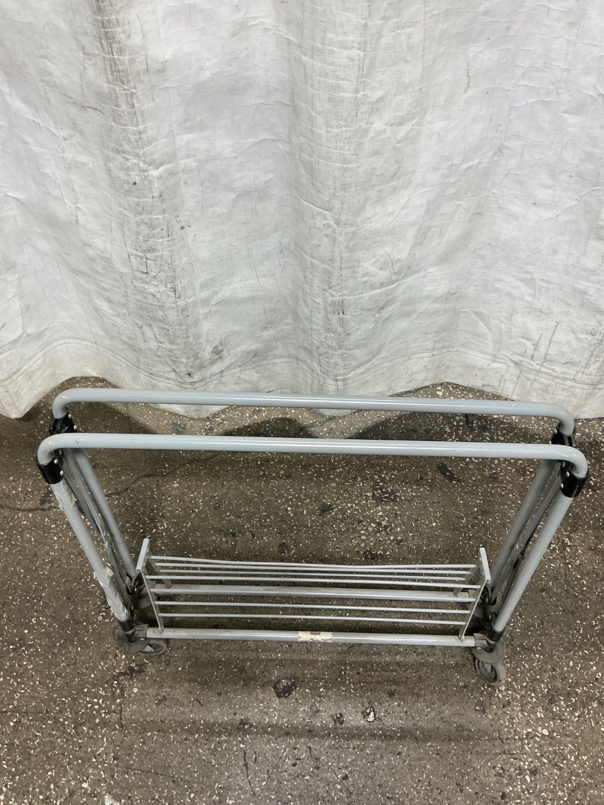 Rubbermaid 8 Bushel X Cart