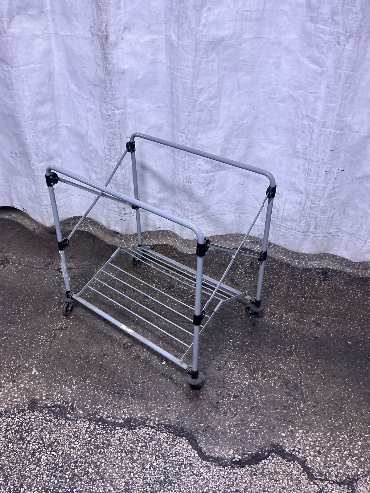 Rubbermaid 8 Bushel X Cart