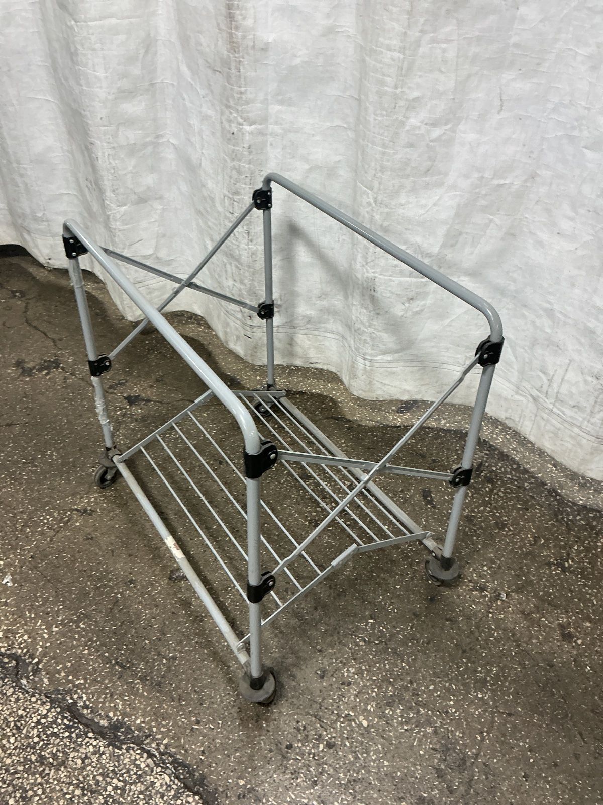 Rubbermaid 8 Bushel X Cart