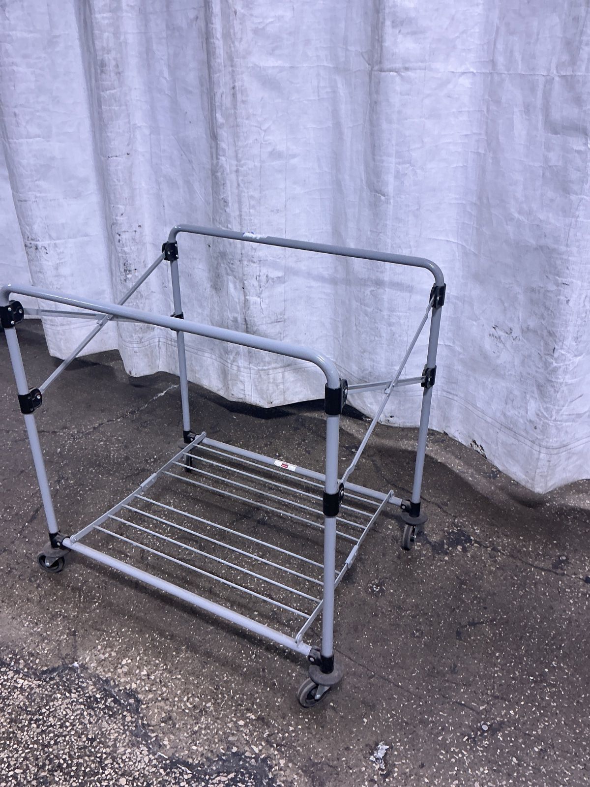 Rubbermaid 8 Bushel X Cart