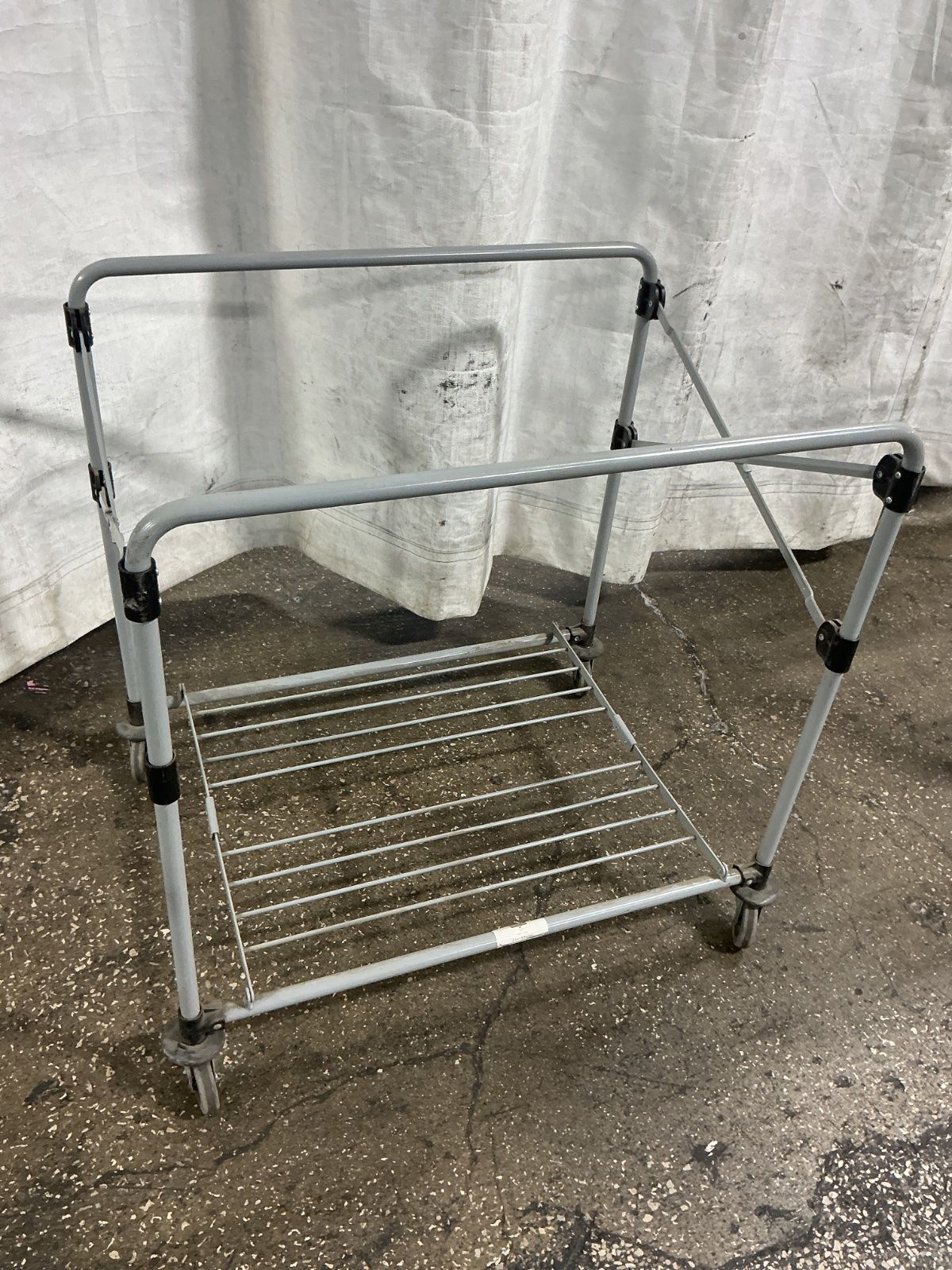 Rubbermaid 8 Bushel X Cart
