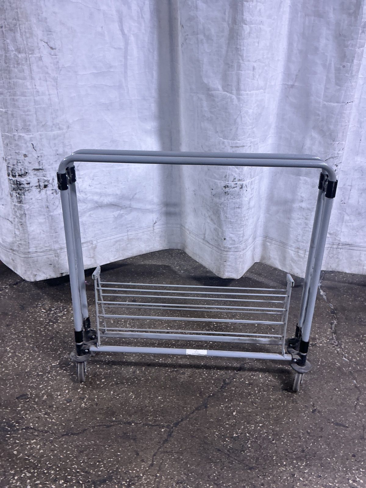Rubbermaid 8 Bushel X Cart
