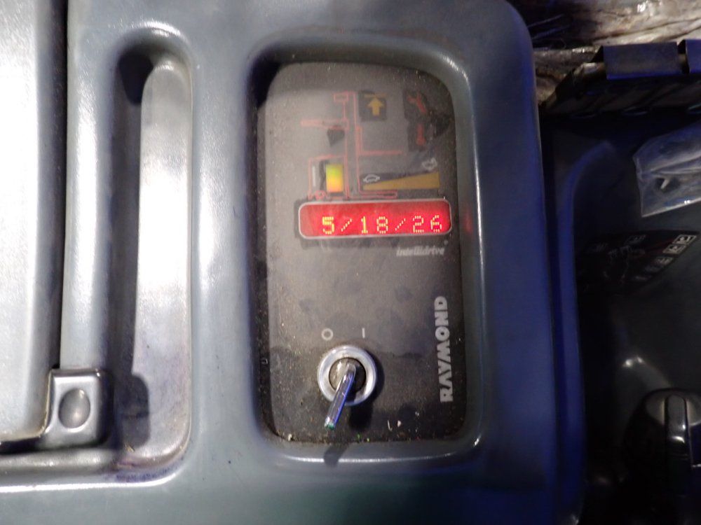 Raymond 4500 Lbs Electric Stand Up Fork Lift - Ez R40tt
