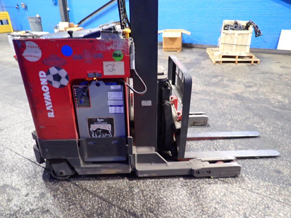 Raymond 4500 Lbs Electric Stand Up Fork Lift - Ez R40tt