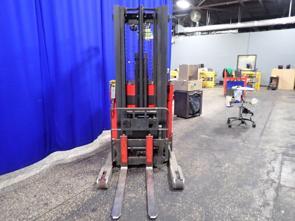 Raymond 4500 Lbs Electric Stand Up Fork Lift - Ez R40tt