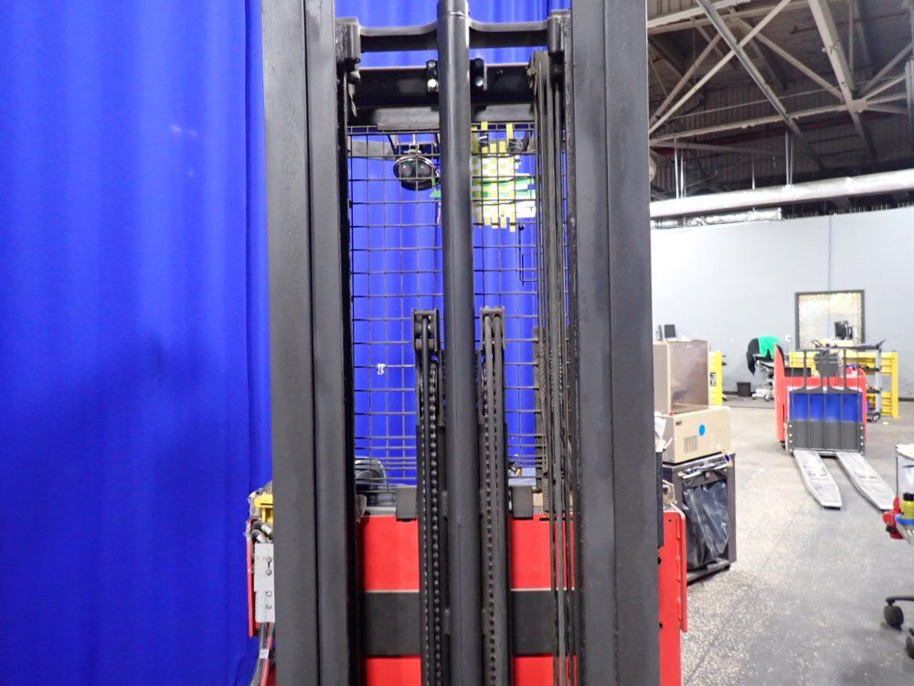 Raymond 4500 Lbs Electric Stand Up Fork Lift - Ez R40tt