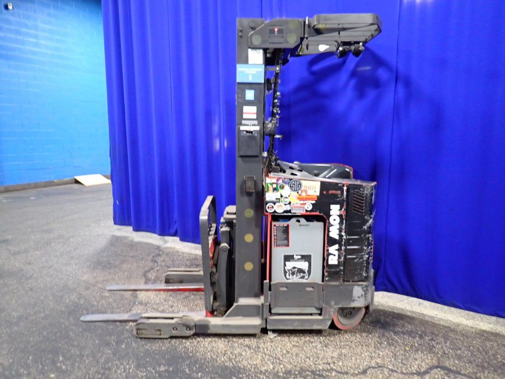 Raymond 4500 Lbs Electric Stand Up Fork Lift - Ez R40tt