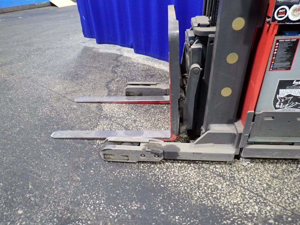 Raymond 4500 Lbs Electric Stand Up Fork Lift - Ez R40tt
