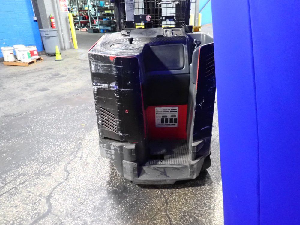 Raymond 4500 Lbs Electric Stand Up Fork Lift - Ez R40tt
