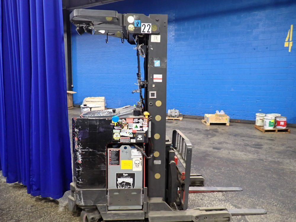 Raymond 4500 Lbs Electric Stand Up Fork Lift - Ez R40tt