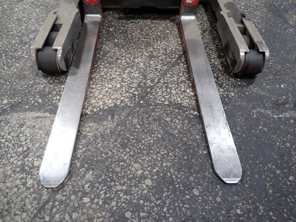 Raymond 4500 Lbs Electric Stand Up Fork Lift - Ez R40tt