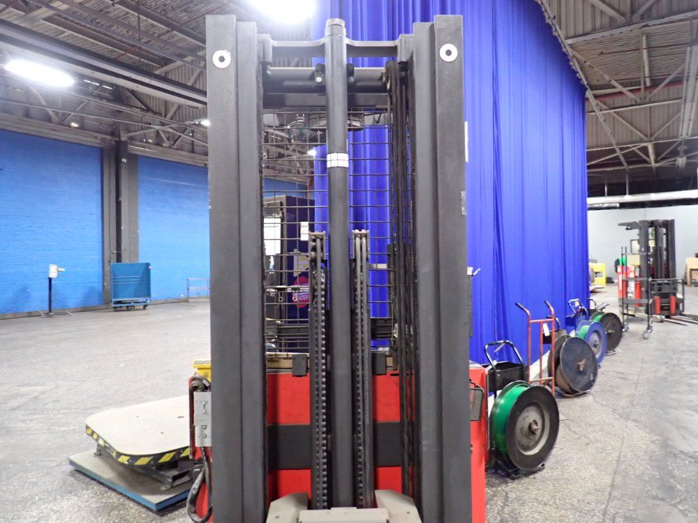 Raymond 4500 Lbs Electric Stand Up Fork Lift - Ez R40tt