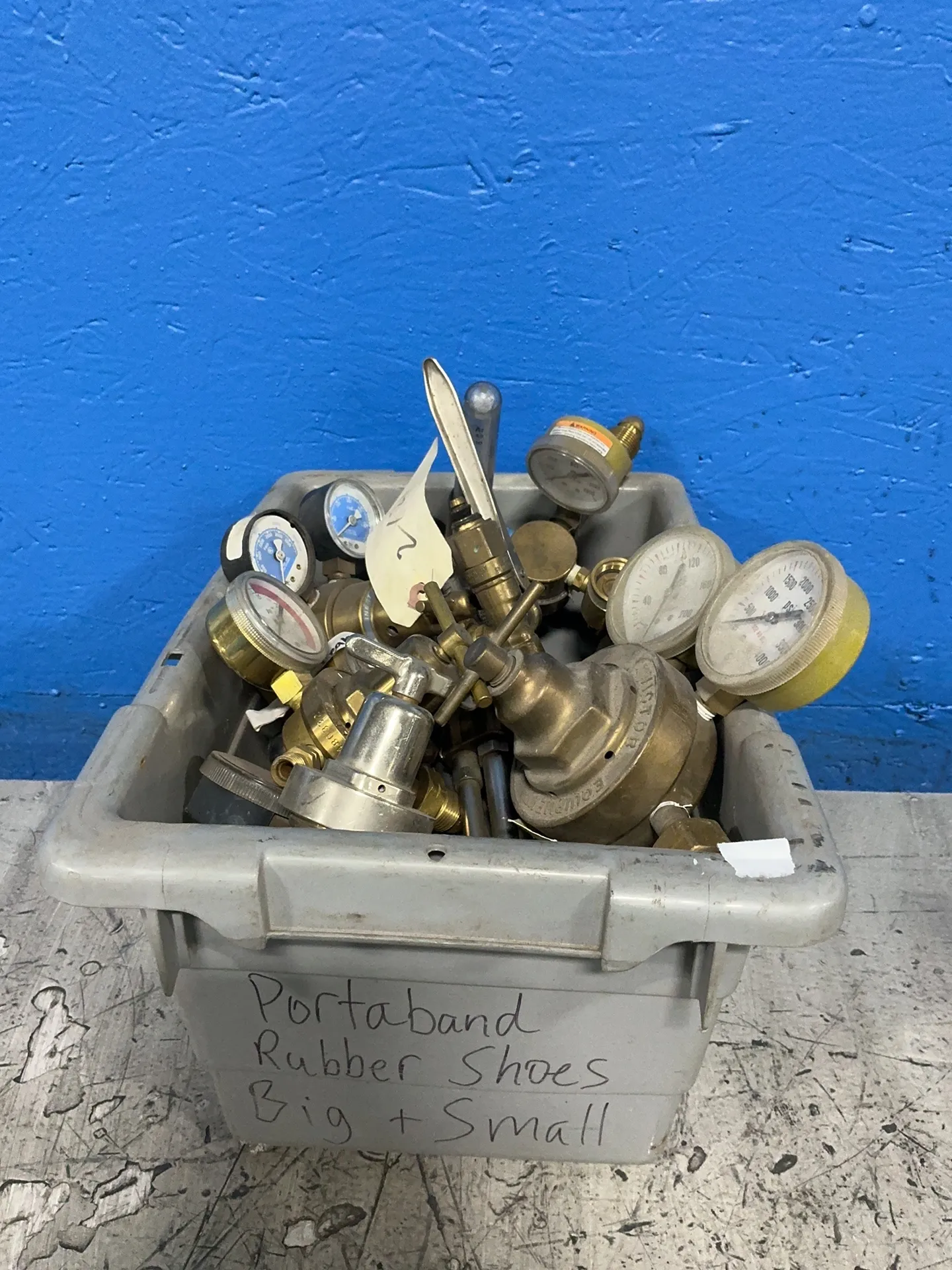 Equipment Co, Harris, Victoria Equipment Pressure Gauges
