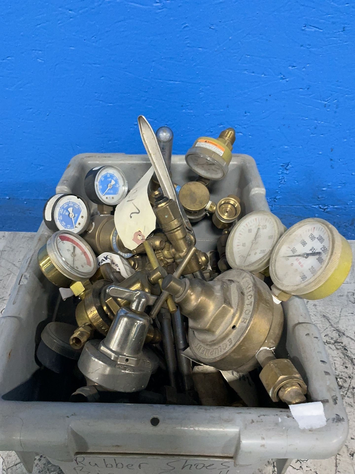 Equipment Co, Harris, Victoria Equipment Pressure Gauges
